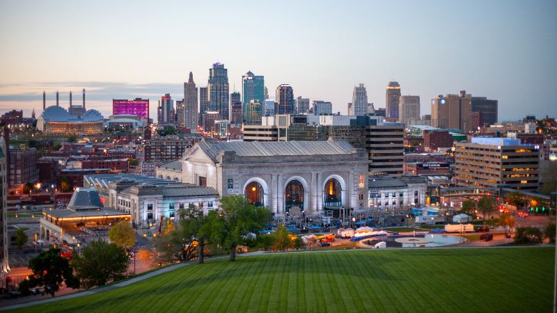 Kansas City, MO skyline and local staffing market